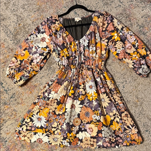 Listicle Dresses & Skirts - Listicle Floral 2/4 Sleeve Dress w/ Scalloped Hem L